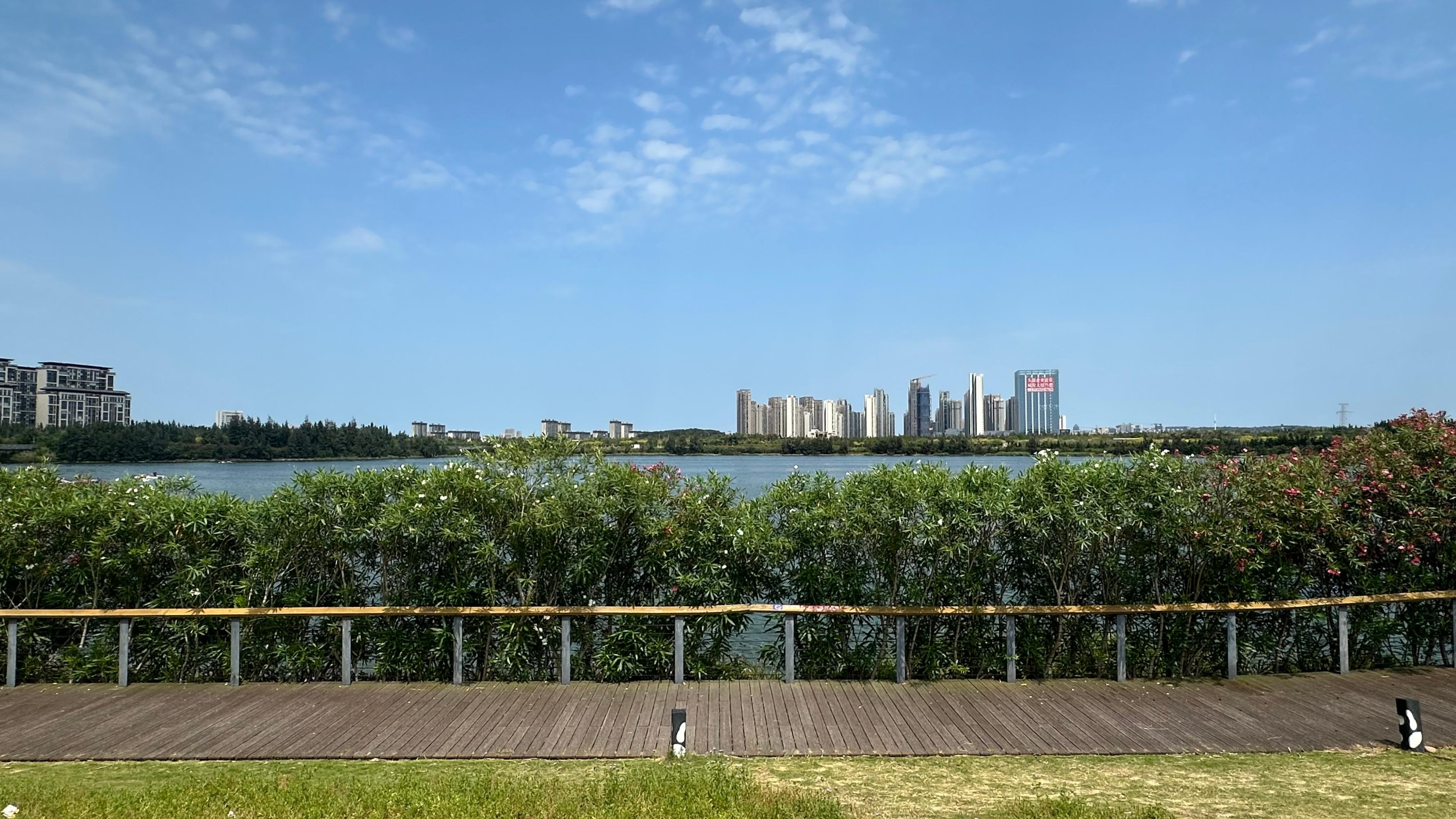 守护蔚蓝国土我国海洋经济乘风破浪稳步前行