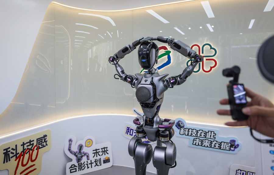 文汇视讯|机器人x2b;文旅,世纪公园游客服务中心焕新升级