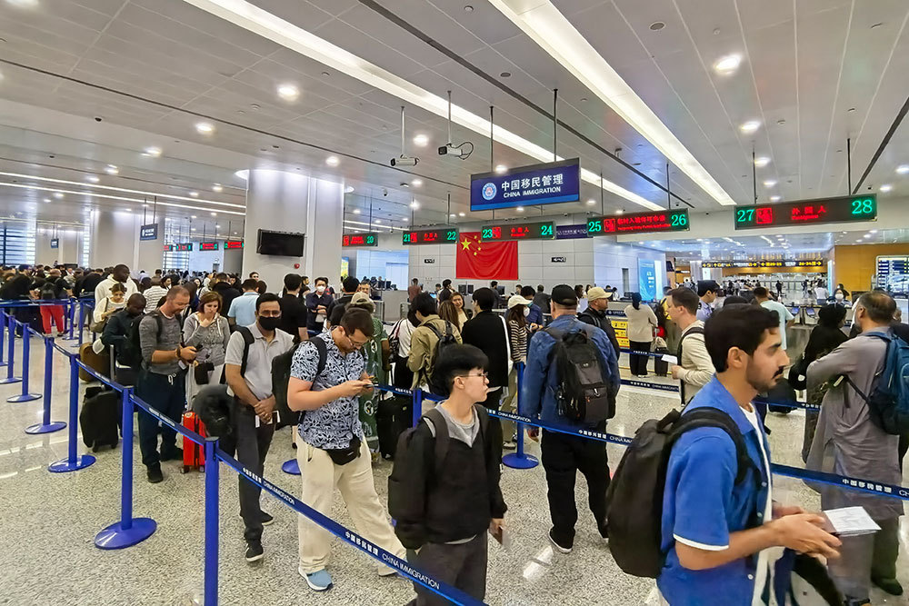 上海空港口岸迎来出入境客流高峰,近两周出境旅客以这类群体为主