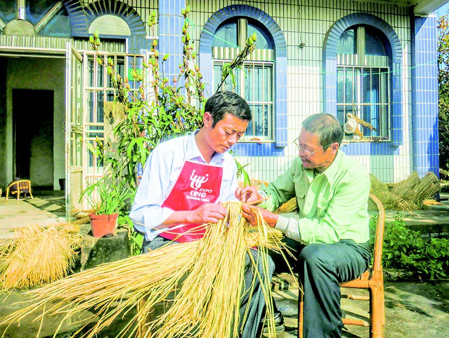 农民学艺舞起草龙,他想让这项非遗传下去国风追风者