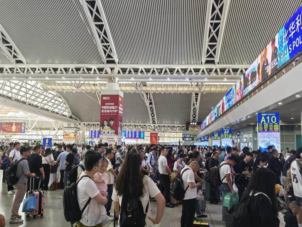 五一假期返程高峰来临,广铁加开夜间高铁187列